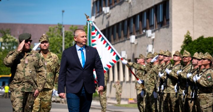 Ruszin-Szendi Romulusz altábornagy, a Magyar Honvédség korábbi parancsnoka, jelenlegi honvédelmi miniszter. (Fotó: honvedelem.hu)